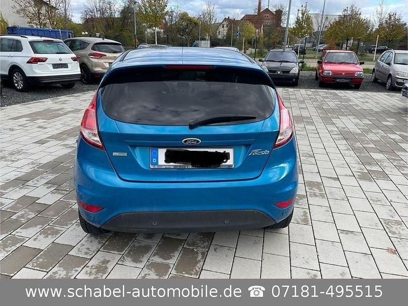 Gebraucht Ford Fiesta Trend 101 PS (74 kW) 2013 Blau Kleinwagen