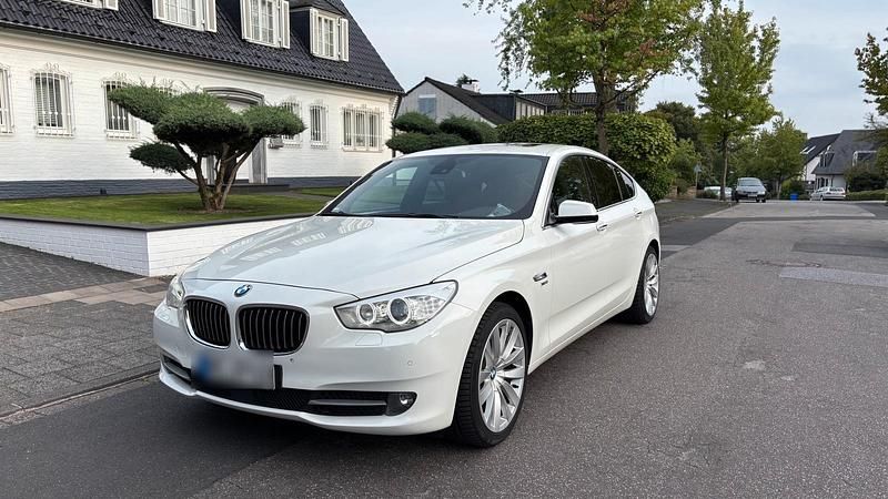 Weiß Gebraucht 2011 BMW 530 Gran Turismo Limousine | 10.500 € (Fairer Preis) - Bild 1/4