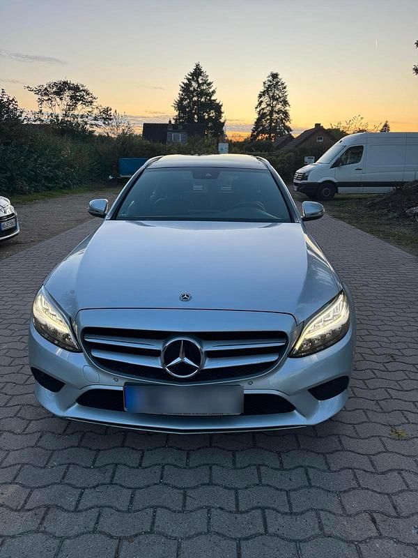 Silber Gebraucht 2019 Mercedes C220 Kombi | 23.990 € (Fairer Preis) - Bild 1/4