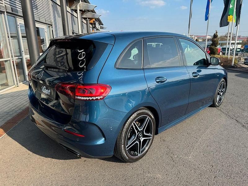 Gebraucht Mercedes B200 AMG 150 PS (110 kW) 2020 Blau Van / Kleinbus