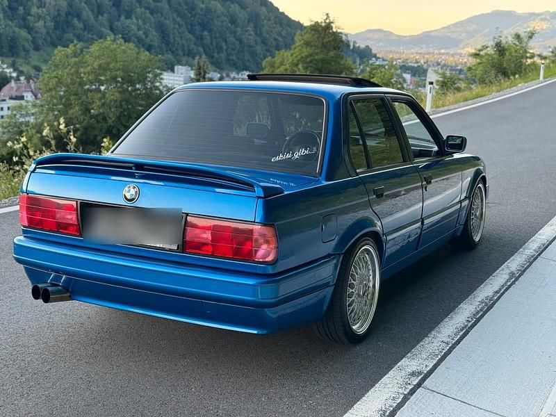 Gebraucht BMW 320 129 PS (94 kW) 1989 Blau Limousine
