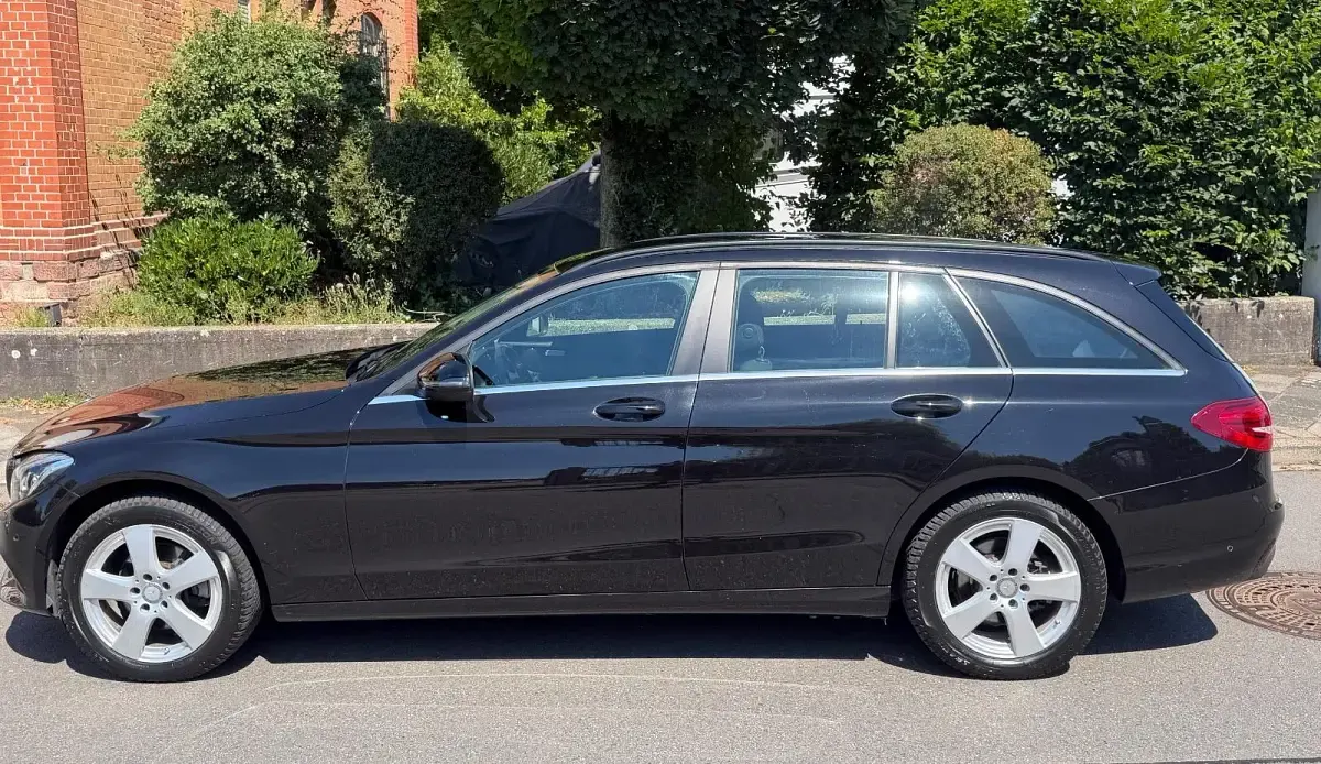 Gebraucht Mercedes C220 170 PS (125 kW) 2015 Schwarz Kombi