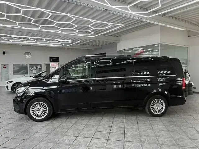 Gebraucht Mercedes V250 Avantgarde 190 PS (139 kW) 2019 Obsidianschwarz metallic Van / Kleinbus