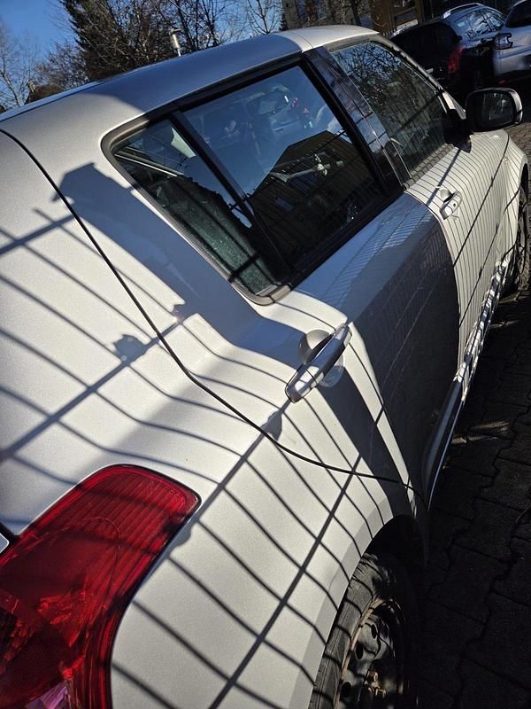 Gebraucht Suzuki Swift 68 PS (50 kW) 2009 Silber Kleinwagen