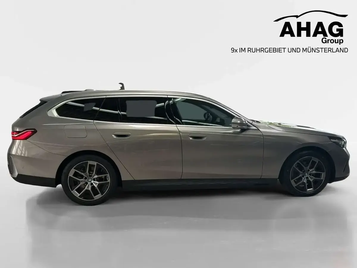 Gebraucht BMW 530e 299 PS (219 kW) 2024 Oxidgrau metallic Kombi