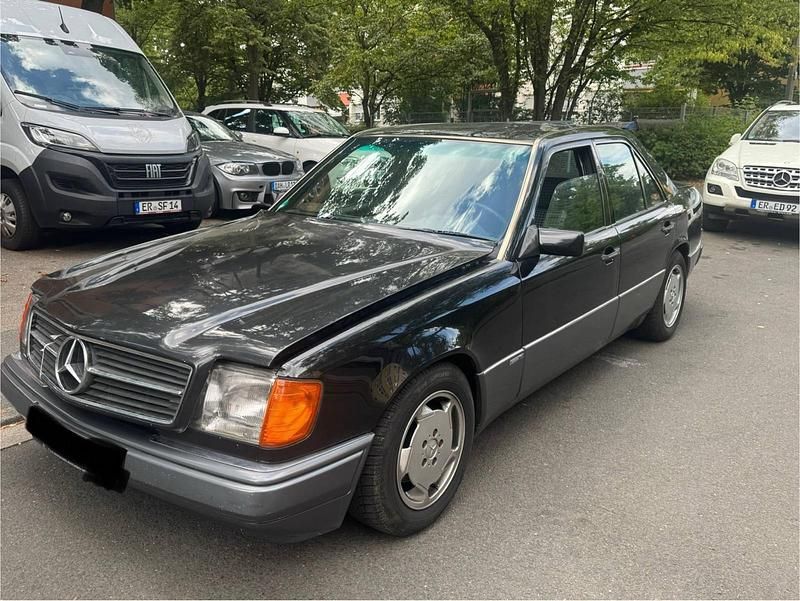 Schwarz Gebraucht 1992 Mercedes E230 Sportline Limousine | 2.000 € - Bild 1/4
