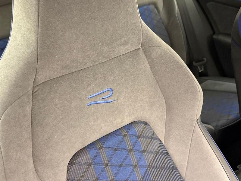 Gebraucht VW Golf VIII Black Edition 333 PS (244 kW) 2025 Blau Limousine