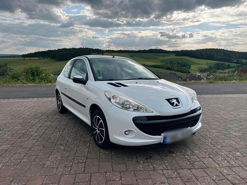 Weiß Gebraucht 2009 Peugeot 206 Kleinwagen | 2.500 € (Fairer Preis) - Bild 1/4