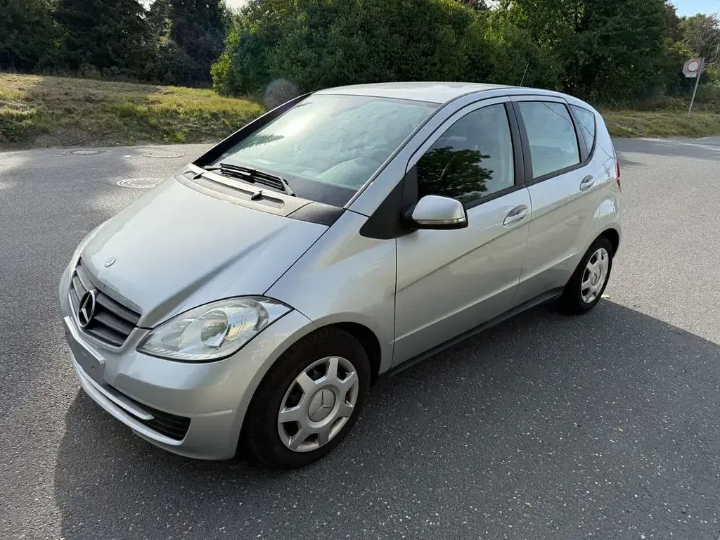 Gebraucht Mercedes A180 Elegance 109 PS (80 kW) 2010 Silber Van / Kleinbus
