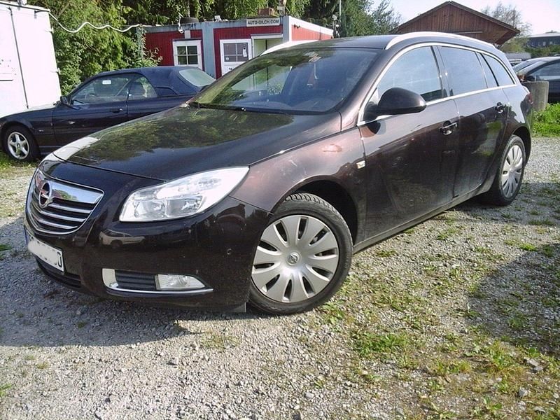 Braun Gebraucht 2013 Opel Insignia Active Kombi | 3.600 € (Etwas zu teuer) - Bild 1/4