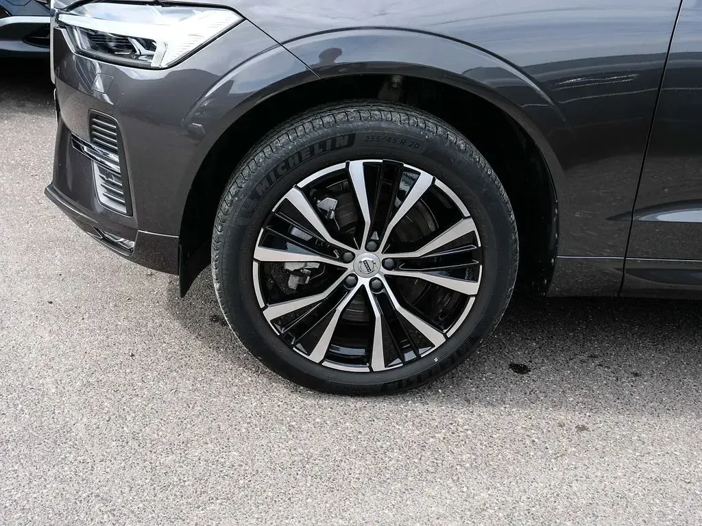Gebraucht Volvo XC60 Core 197 PS (144 kW) 2023 Grau SUV