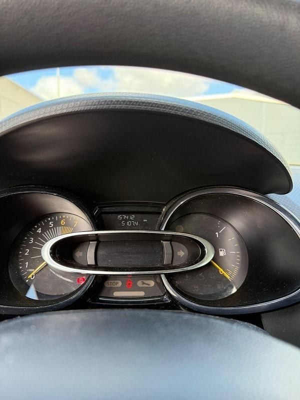 Gebraucht Renault Clio IV Authentique 73 PS (53 kW) 2016 Weiß Kleinwagen