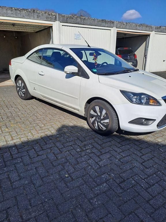 Gebraucht Ford Focus Cabriolet Titanium 145 PS (106 kW) 2010 Weiß Cabrio
