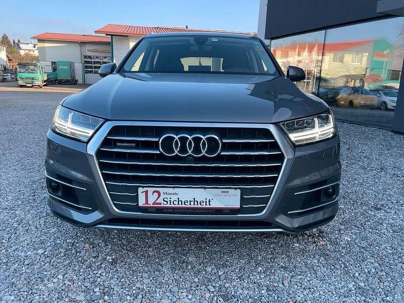 Grau Gebraucht 2016 Audi Q7 Sport SUV | 31.499 € (Etwas zu teuer) - Bild 1/4