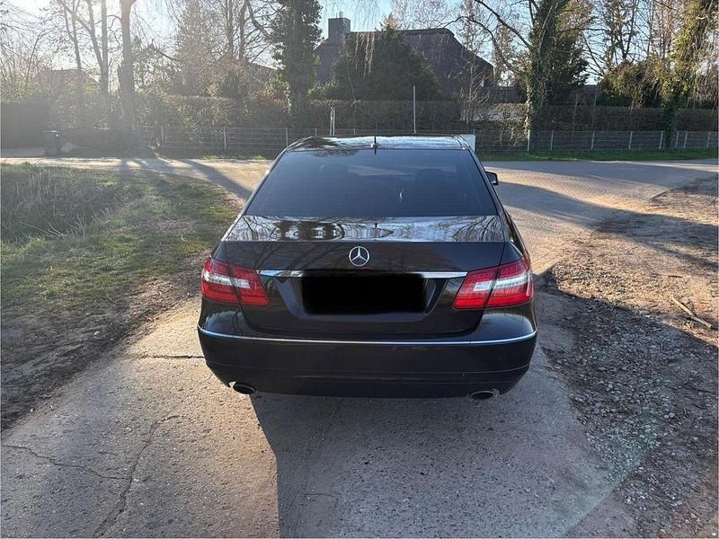 Gebraucht Mercedes E300 Avantgarde 204 PS (150 kW) 2010 Braun Limousine