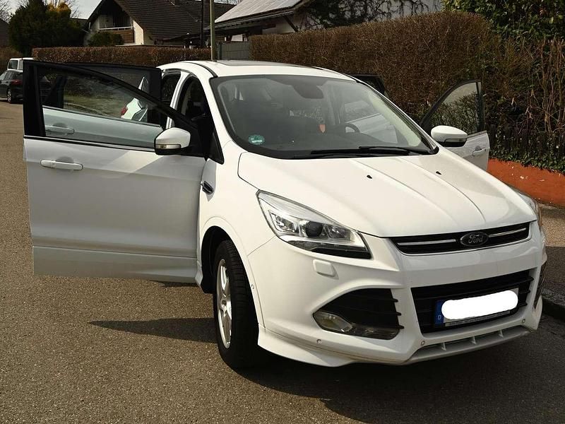 Gebraucht Ford Kuga Individual 179 PS (131 kW) 2016 Weiß SUV