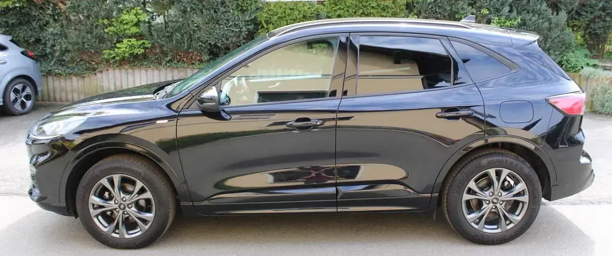 Gebraucht Ford Kuga ST-Line 152 PS (111 kW) 2022 Obsidianschwarz SUV