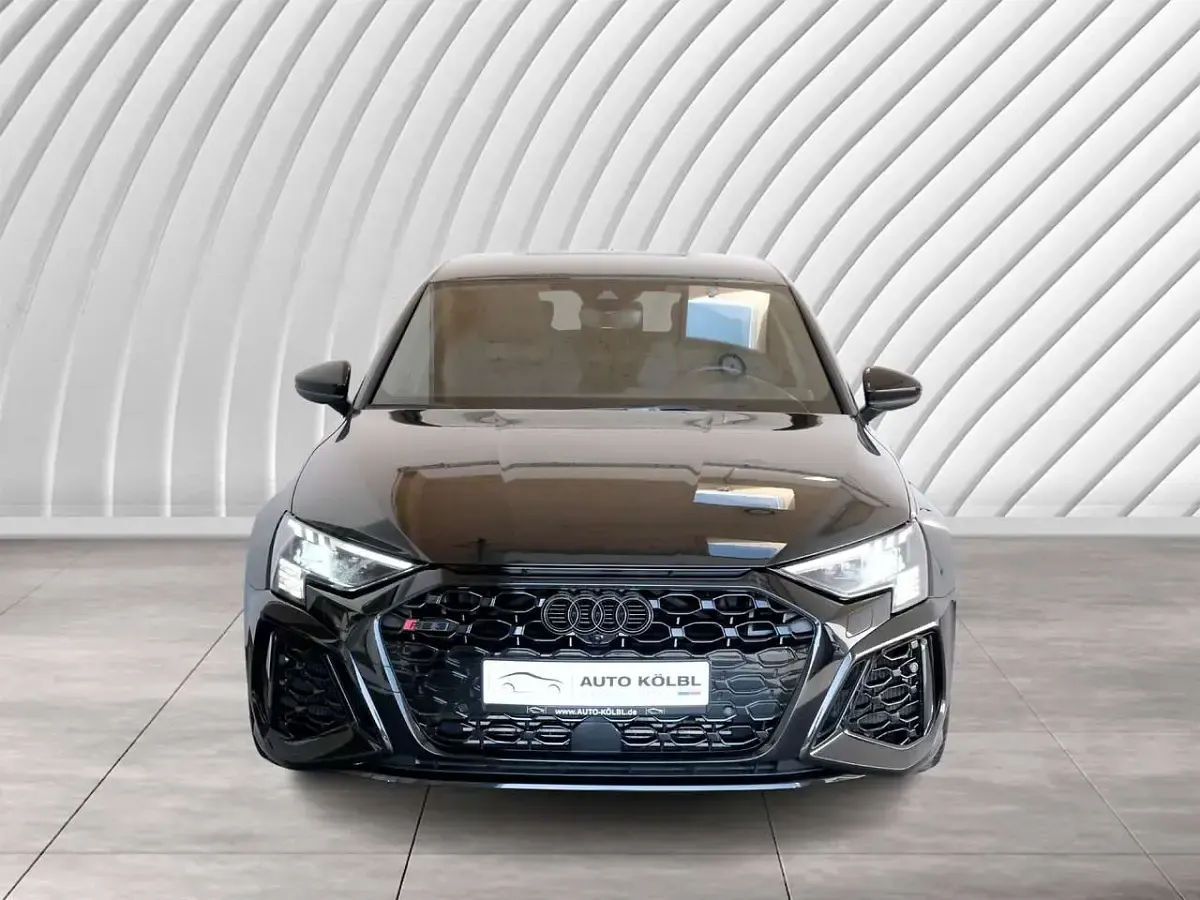 Gebraucht Audi RS3 Sport 400 PS (294 kW) 2021 Mythosschwarz metallic Limousine