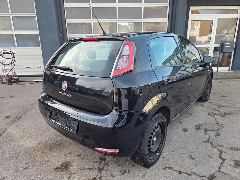 Gebraucht Fiat Punto Young 69 PS (50 kW) 2014 Schwarz Limousine