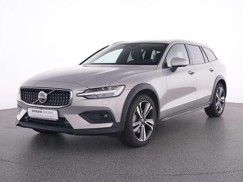 Gebraucht Volvo V60 CC Ultimate 197 PS (144 kW) 2023 Silber silver dawn / metallic Kombi