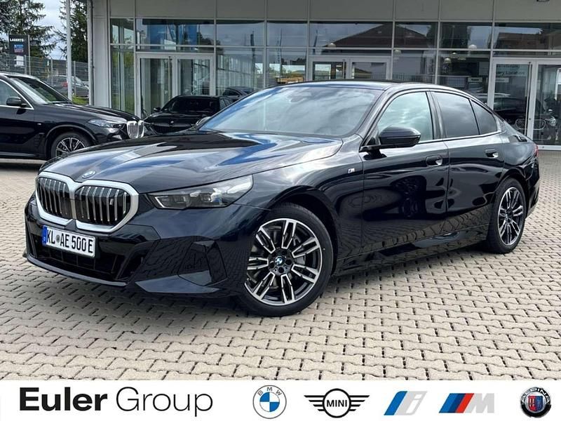 M carbonschwarz metallic Gebraucht 2025 BMW i5 M Sport Limousine | 77.099 € - Bild 1/3