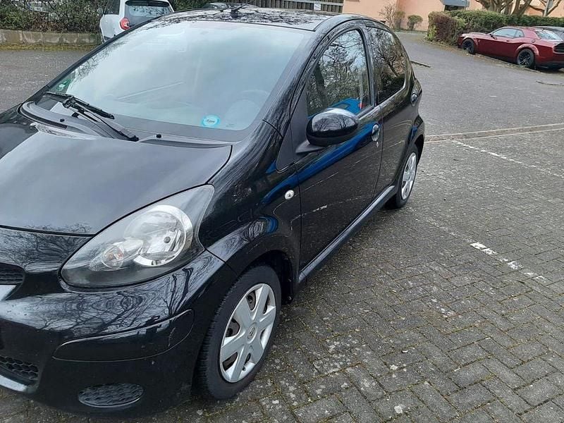Gebraucht Toyota Aygo 68 PS (50 kW) 2009 Schwarz Kleinwagen