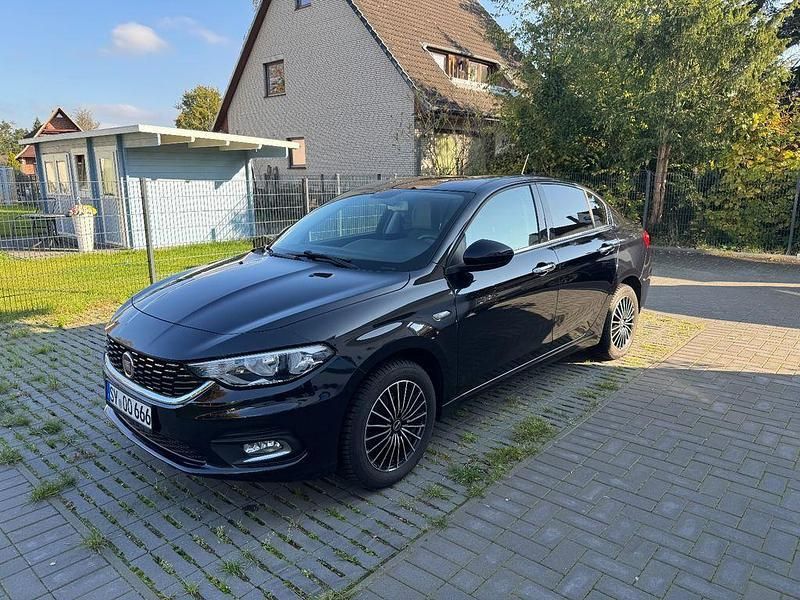 Schwarz Gebraucht 2016 Fiat Tipo Lounge Limousine | 9.000 € (Guter Preis) - Bild 1/4