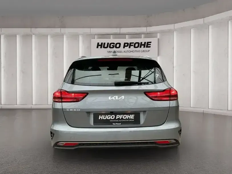Usado Kia Ceed Vision 101 CV (74 kW) 2023 Plateado Utilitario