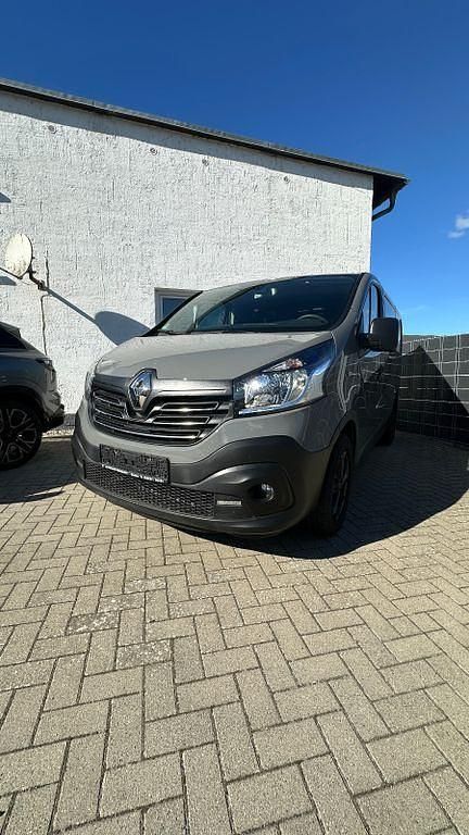 Gebraucht Renault Trafic Komfort 145 PS (106 kW) 2019 Grau Van / Kleinbus