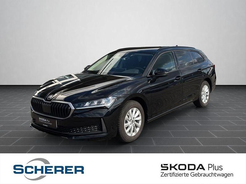 Ebony schwarz metallic (metallic) Gebraucht 2024 Skoda Superb Essence Limousine | 33.990 € (Guter Preis) - Bild 1/4