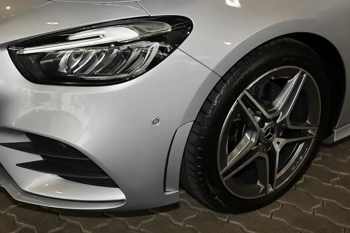 Gebraucht Mercedes B220 AMG 190 PS (139 kW) 2023 Metalliclack hightechsilber Kleinwagen