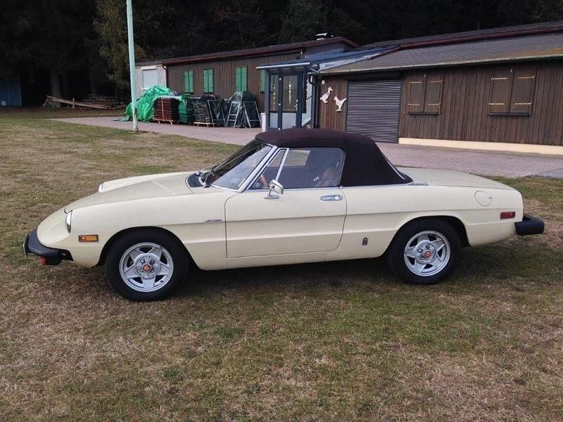 Gebraucht Alfa Romeo Spider 116 PS (85 kW) 1982 Beige Cabrio