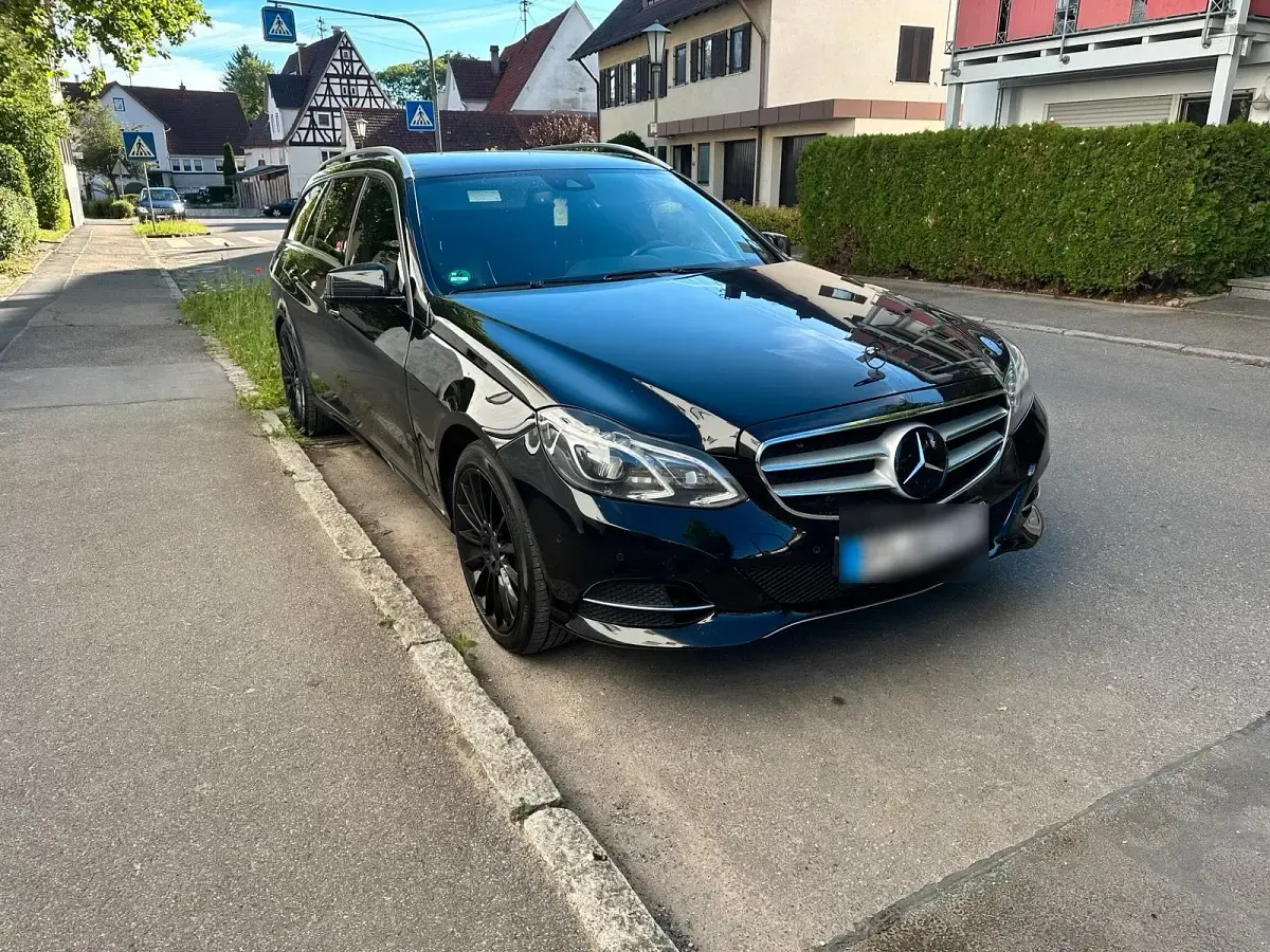 Gebraucht Mercedes E220 170 PS (125 kW) 2013 Schwarz Kombi