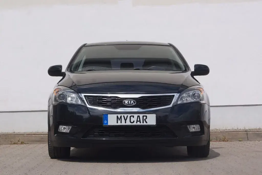 Gebraucht Kia Ceed Edition 7 125 PS (91 kW) 2011 Schwarz Kleinwagen