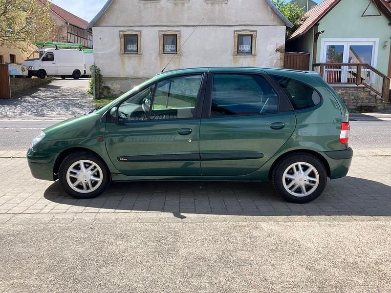 Second-hand Renault Scénic Expression 107 CP (78 kW) 2002 Verde Monovolum