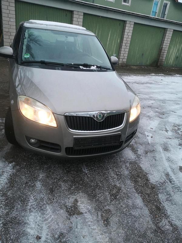 Grau Gebraucht 2008 Skoda Fabia Kleinwagen | 1.750 € (Superpreis) - Bild 1/4