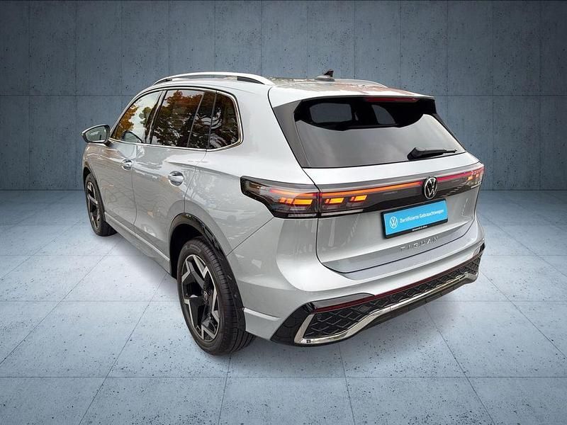 Gebraucht VW Tiguan R-line 150 PS (110 kW) 2025 Oyster silver metallic SUV