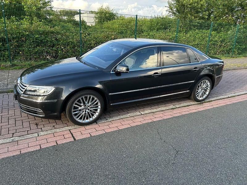 Schwarz Gebraucht 2015 VW Phaeton Limousine | 16.000 € - Bild 1/4
