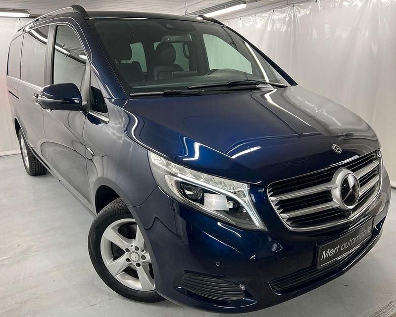 Blau Gebraucht 2017 Mercedes V250 Van / Kleinbus | 39.990 € (Fairer Preis) - Bild 1/4