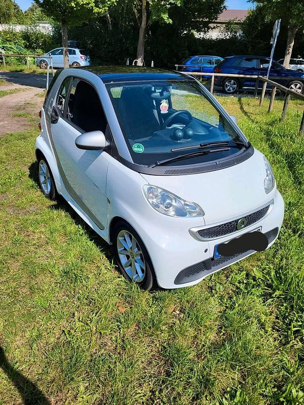 Weiß Gebraucht 2012 Smart ForTwo Coupé Pure Kleinwagen | 4.500 € (Fairer Preis) - Bild 1/4