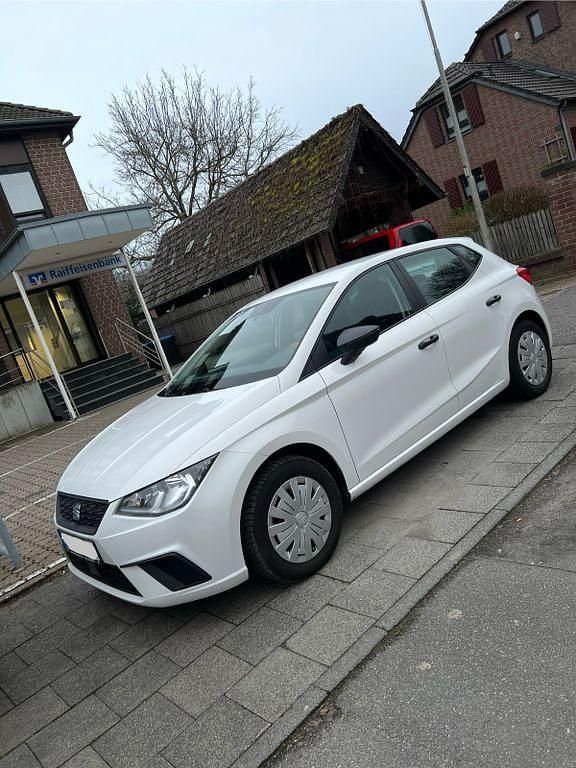 Weiß Gebraucht 2018 Seat Ibiza Kleinwagen | 10.500 € (Etwas zu teuer) - Bild 1/4