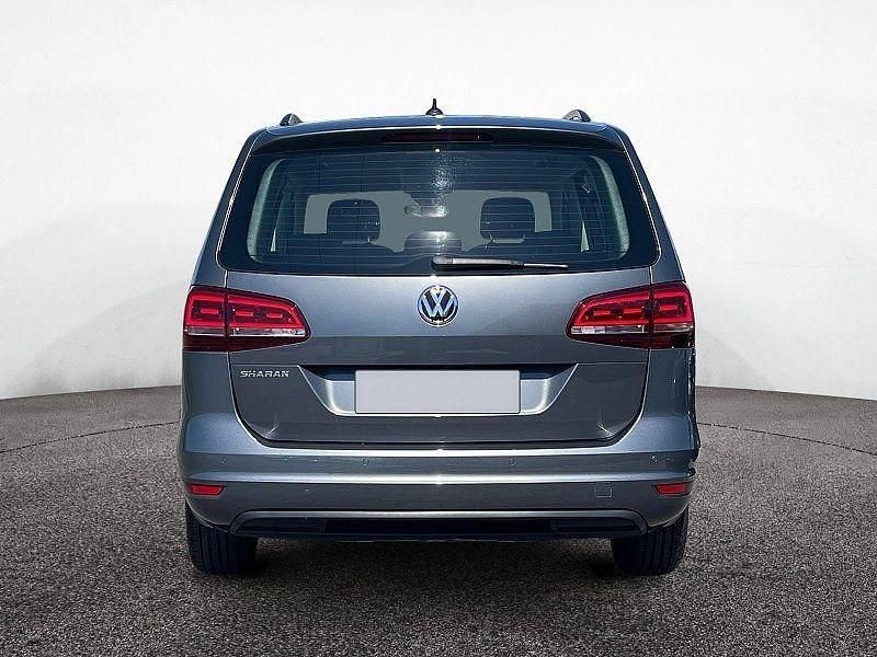 Grau Gebraucht 2020 VW Sharan Comfortline Van / Kleinbus | 29.649 € (Teuer) - Bild 1/4