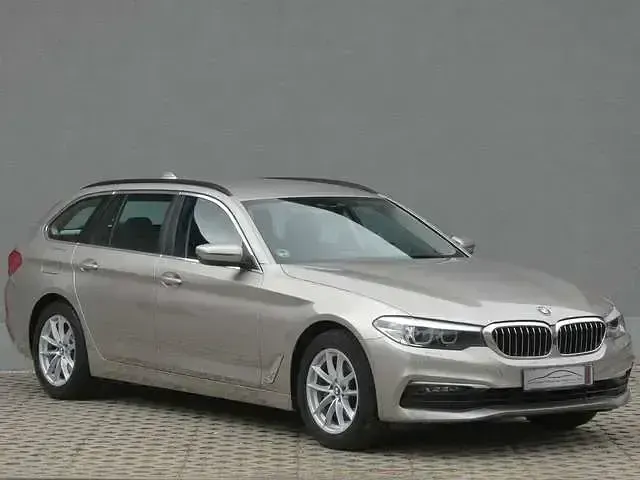 Gebraucht BMW 520 Sport Line 184 PS (135 kW) 2019 Kaschmirsilber (metallic) Kombi