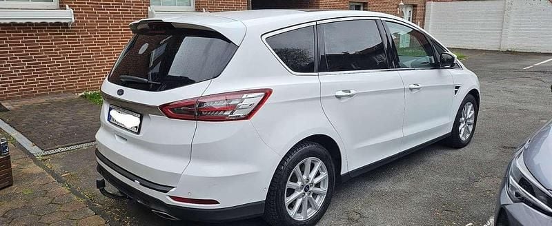 Gebraucht Ford S-MAX Titanium 179 PS (131 kW) 2017 Van / Kleinbus
