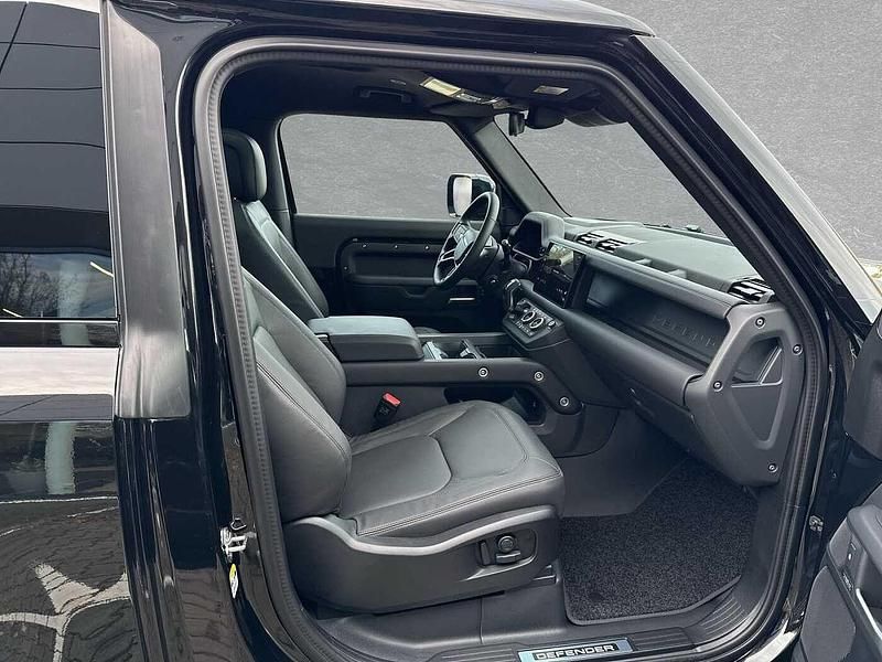 Gebraucht Land Rover Defender 253 PS (186 kW) 2025 Santorini black SUV