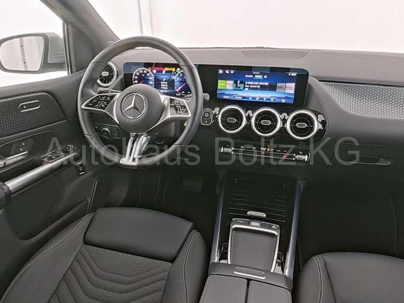 Gebraucht Mercedes B200 163 PS (119 kW) 2024 Hightechsilber Van / Kleinbus