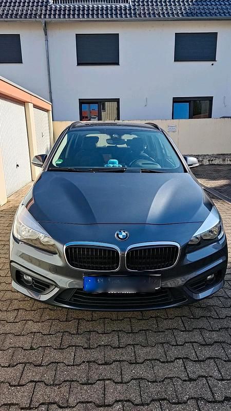 Grau Gebraucht 2016 BMW 216 Active Tourer Van / Kleinbus | 11.400 € (Etwas zu teuer) - Bild 1/4