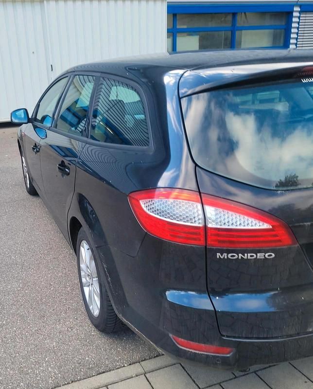 Gebraucht Ford Mondeo 140 PS (102 kW) 2010 Schwarz Kombi