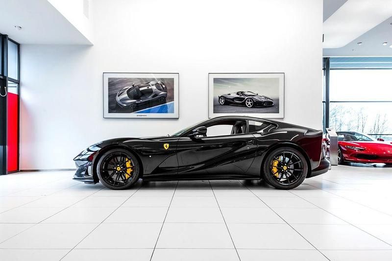 Schwarz Gebraucht 2020 Ferrari 812 | 358.765 € (Fairer Preis) - Bild 1/4