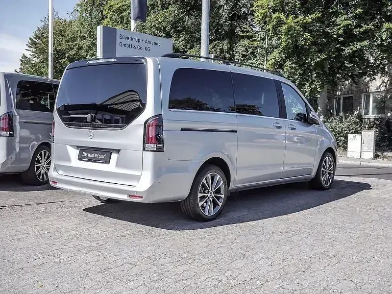 Gebraucht Mercedes V250 Avantgarde 190 PS (139 kW) 2024 Silber Van / Kleinbus